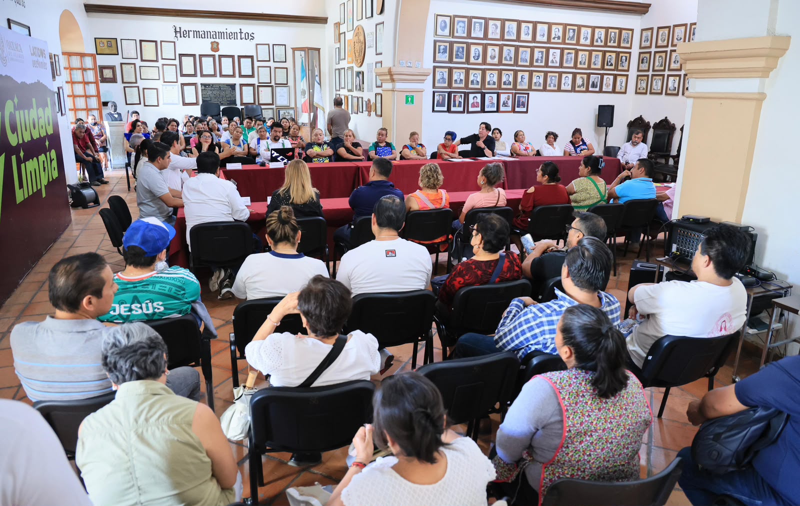 Gobierno de Oaxaca de Juárez fortalece diálogo con locatarios del Mercado 20 de Noviembre