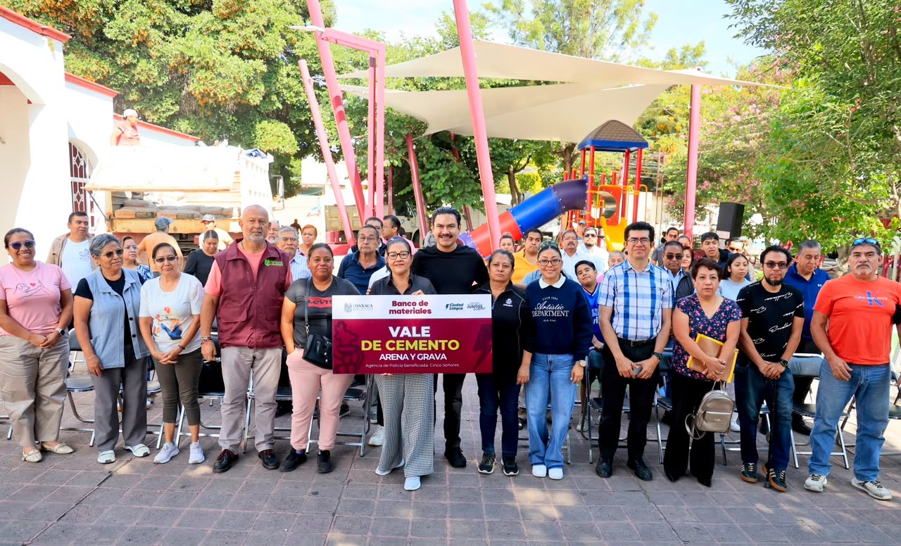 Ray Chagoya entrega Banco de Materiales a vecinas y vecinos de la agencia de Cinco Señores