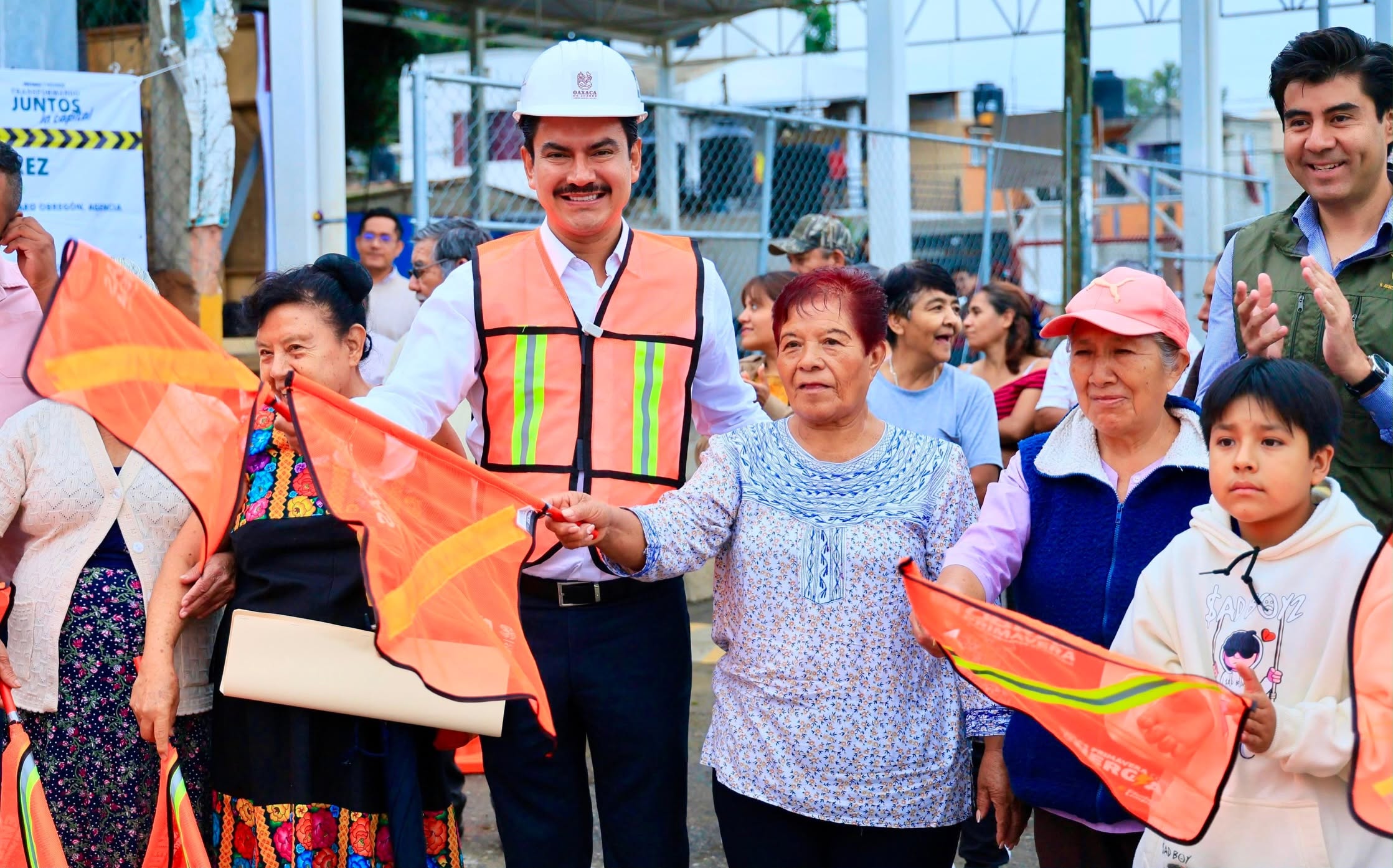 Ray Chagoya impulsa obras para transformar las vialidades de la agencia de Donají