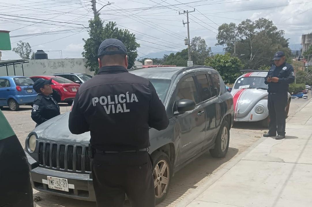 Dirección de Movilidad mantiene operativo para retirar vehículos en estado de abandono