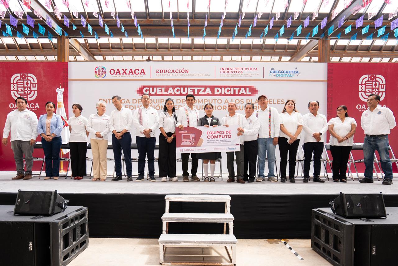 Garantiza Jara Cruz acceso a herramientas tecnológicas de comunidad bachiller y universitaria en Oaxaca