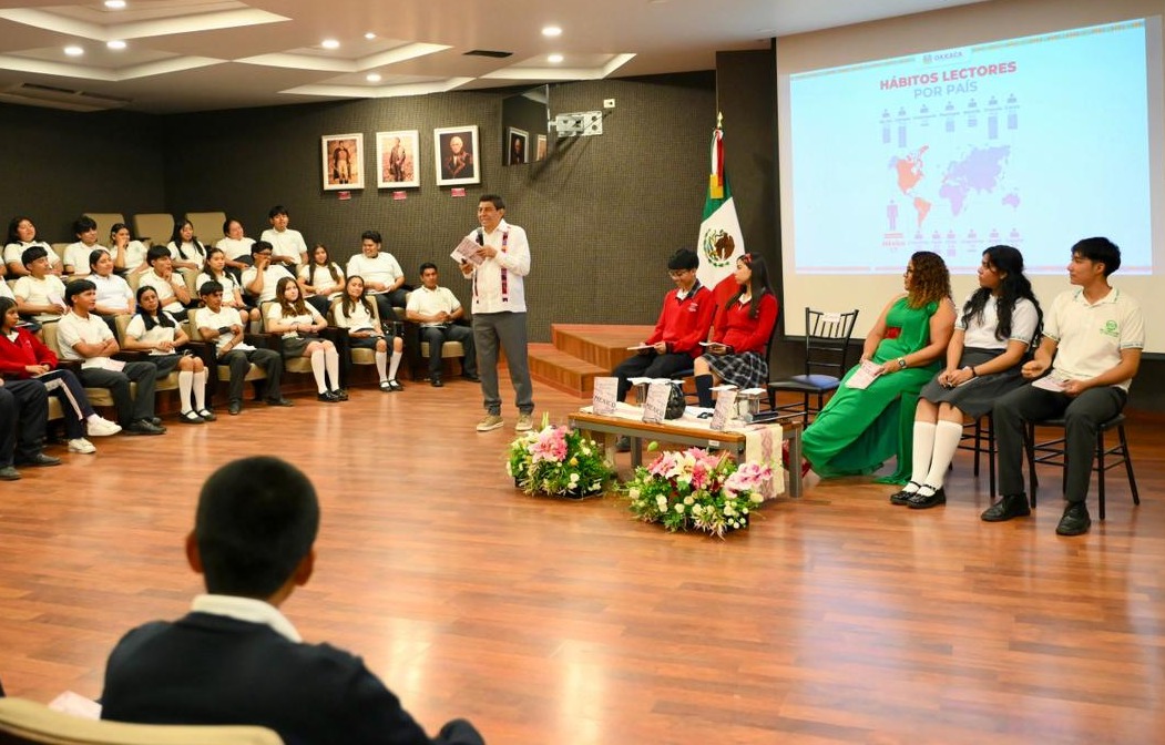 Encabeza Salomón Jara encuentro mensual para fomentar hábito de la lectura entre las juventudes