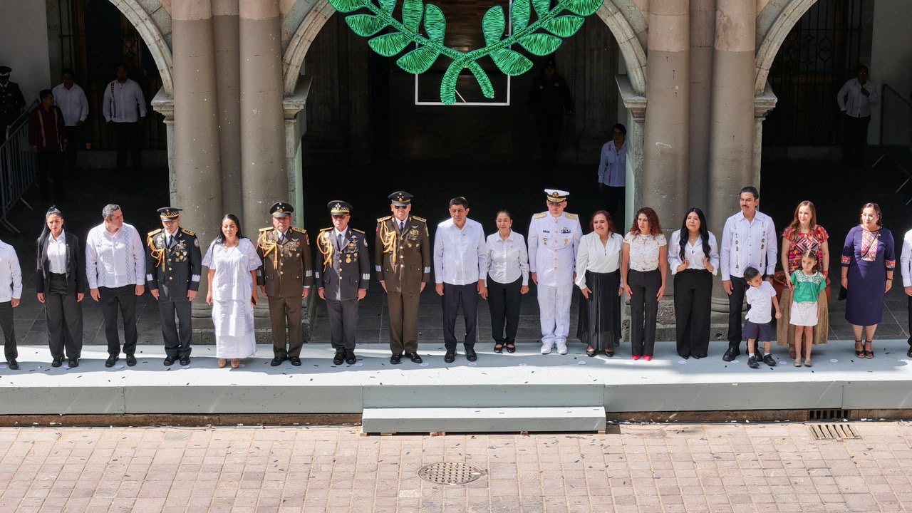Oaxaca de Juárez participa en el Desfile Cívico-Militar