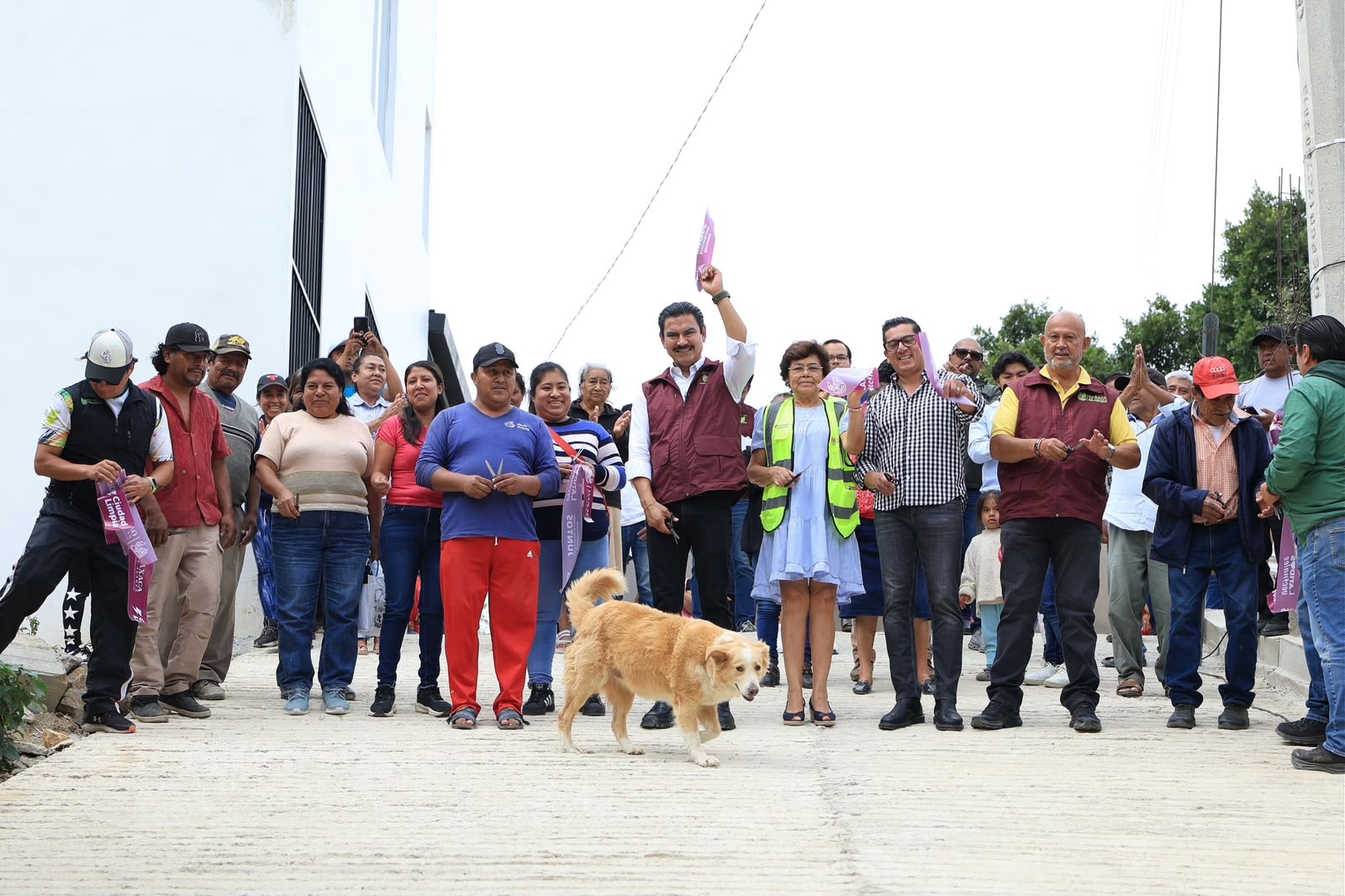 Ray Chagoya inaugura andador construido mediante tequio vecinal en la colonia Santo Tomás