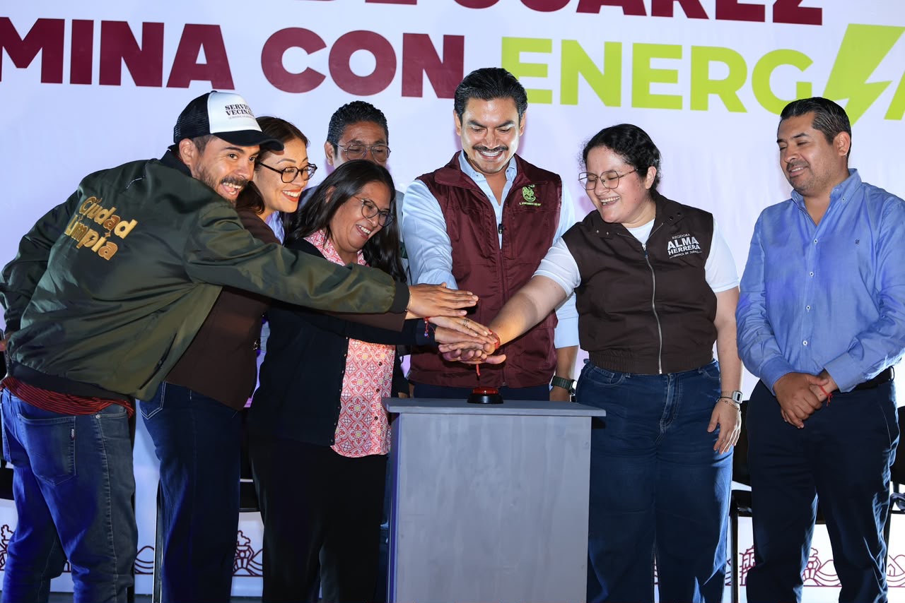 Ray Chagoya, presidente municipal de Oaxaca de Juárez entrega 2 mil luminarias