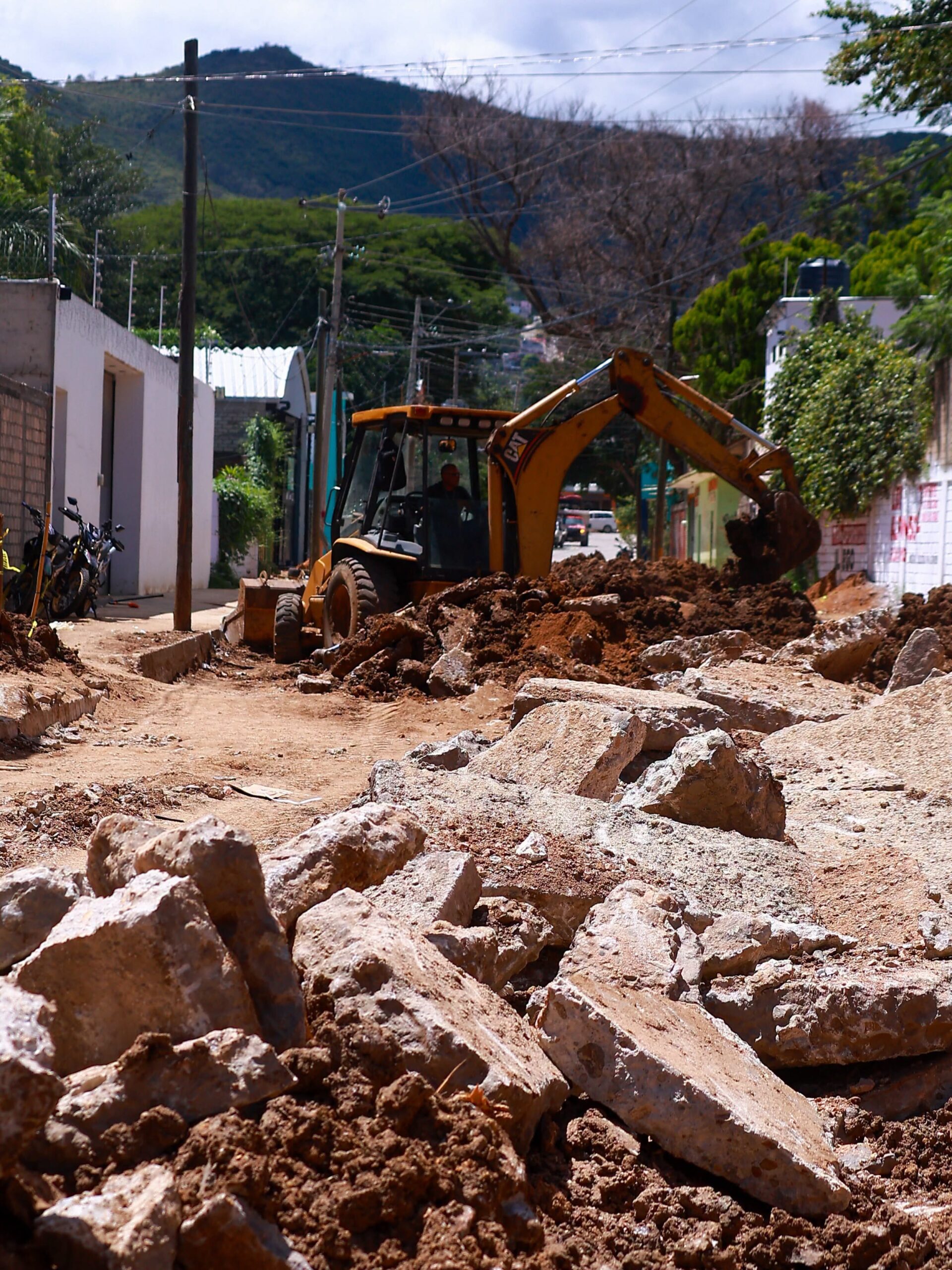 Avanza la segunda etapa de rehabilitación de la calle Bernardo Balbuena en Mexicapam