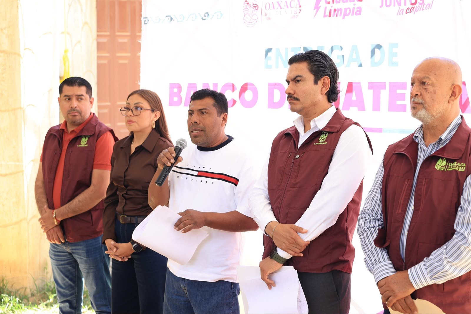 Ray Chagoya entrega materiales para mejorar calles e infraestructura en San Luis Beltrán