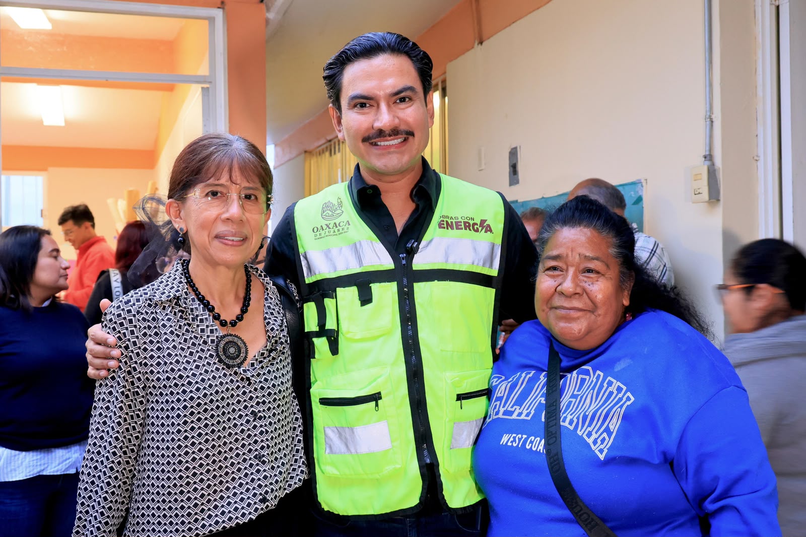 Ray Chagoya inaugura nueva aula didáctica en San Juan Chapultepec