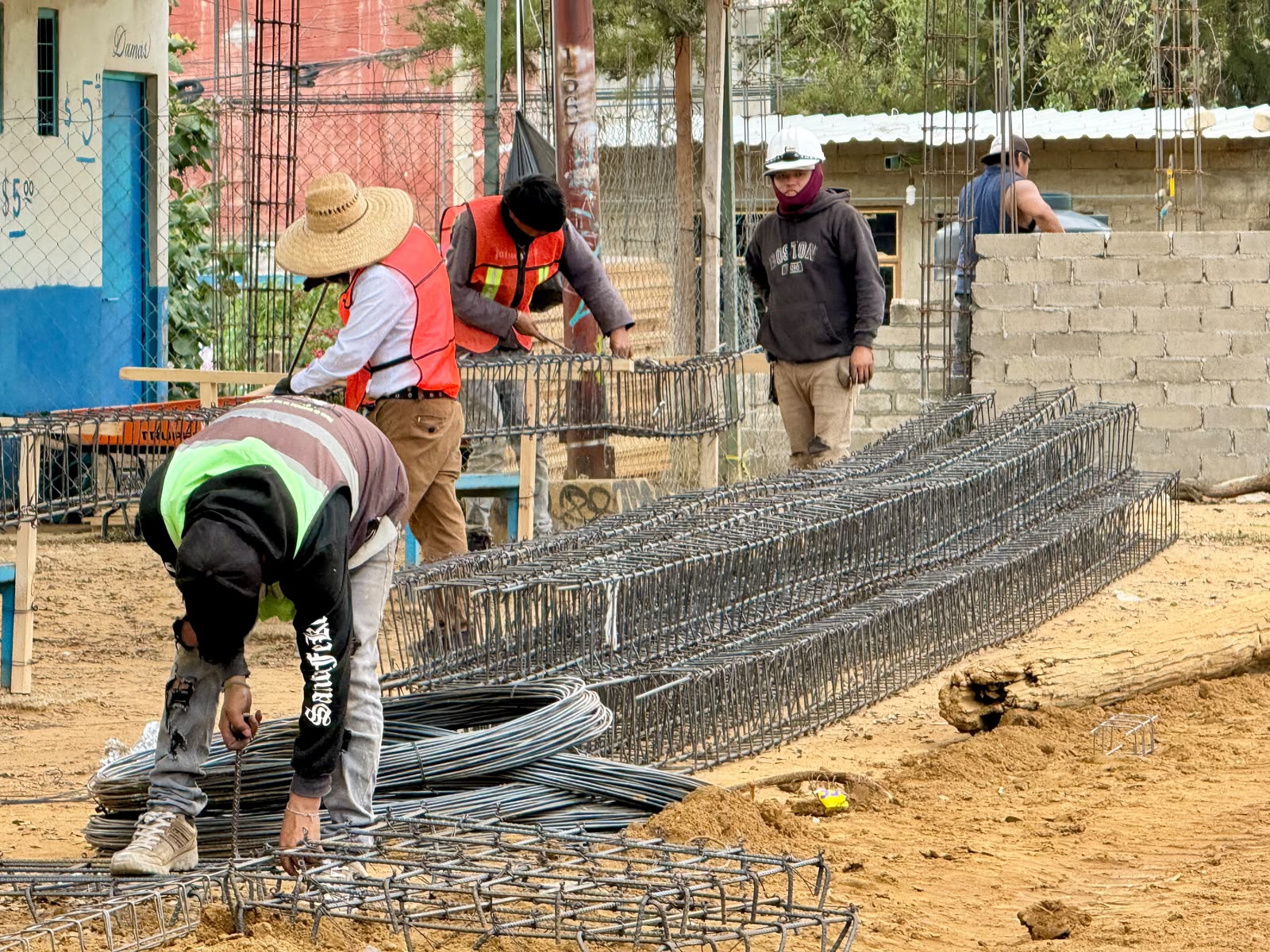 Avanza construcción del Centro Comunitario México Imparable en Pueblo Nuevo
