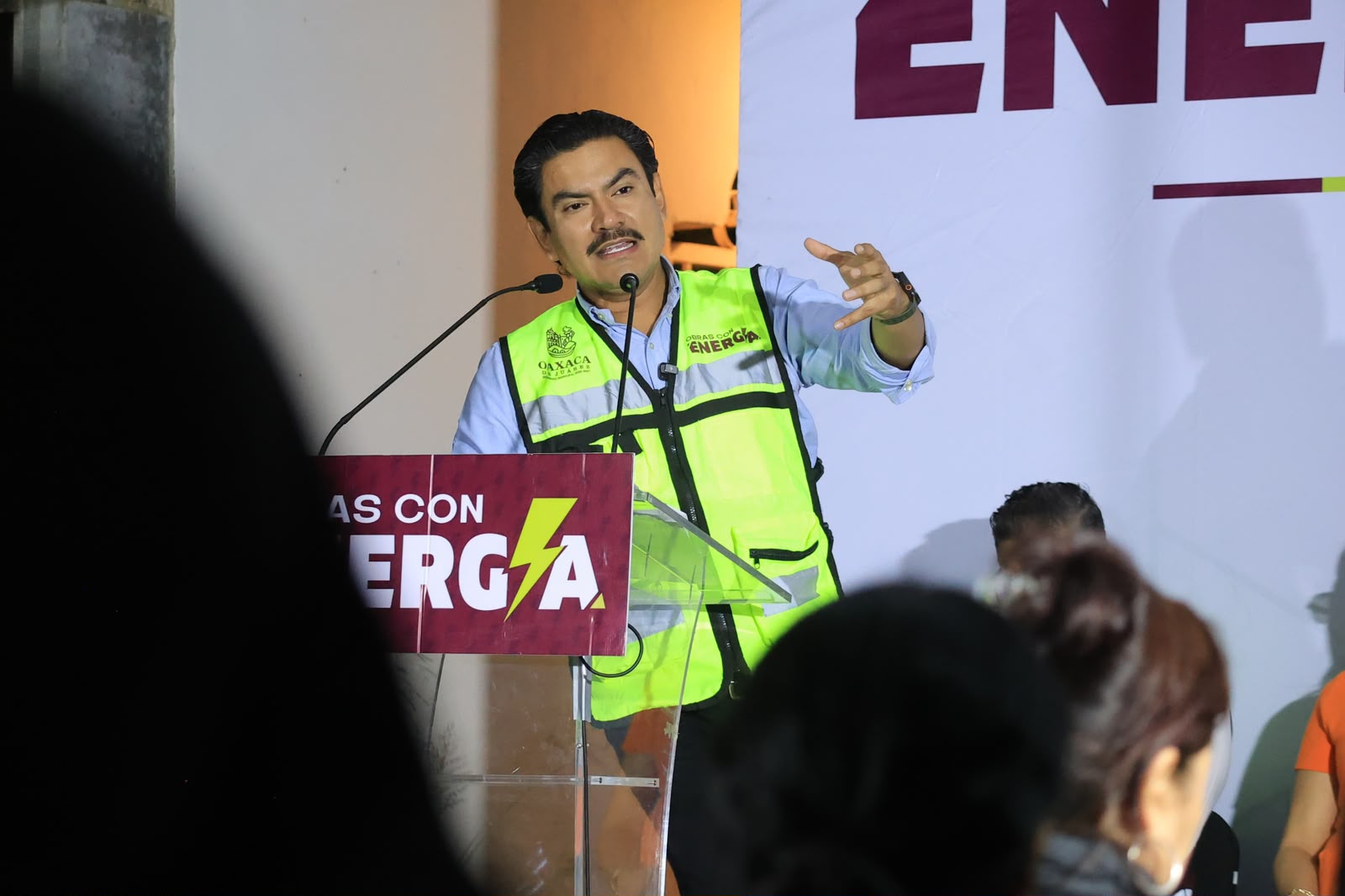Ray Chagoya entrega la calle Tlaxiaco en San Martín Mexicapam; beneficia a más de 1,600 habitantes
